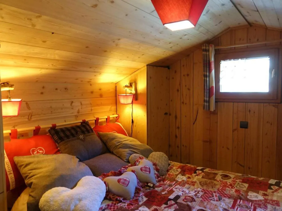 Chalet Charmant Mazot Savoyard A Hauteluce: Ideal Pour Couple, Proche Commerces Et Ski, Bien Equipe - Fr-1-342-263